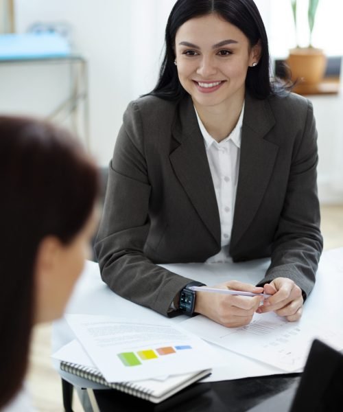 close-up-smiley-people-work
